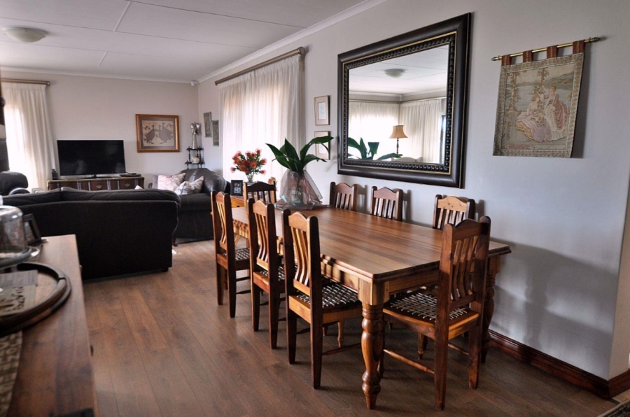 4 Bedroom Property for Sale in Fraaiuitsig Western Cape